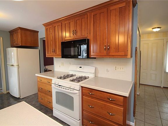 5th image of 8 Peppermill Dr