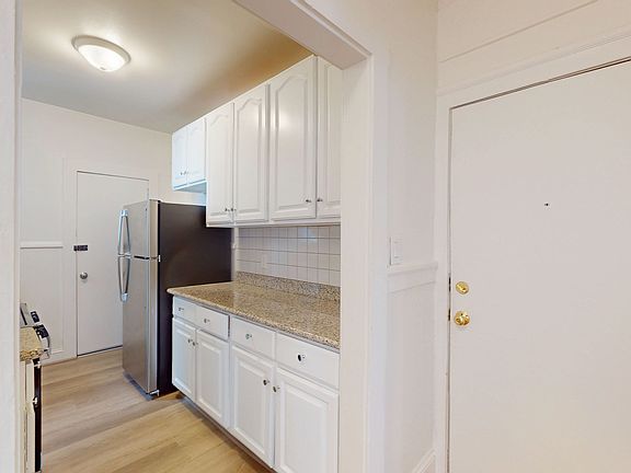 3rd image of 1335 Washington St #6B