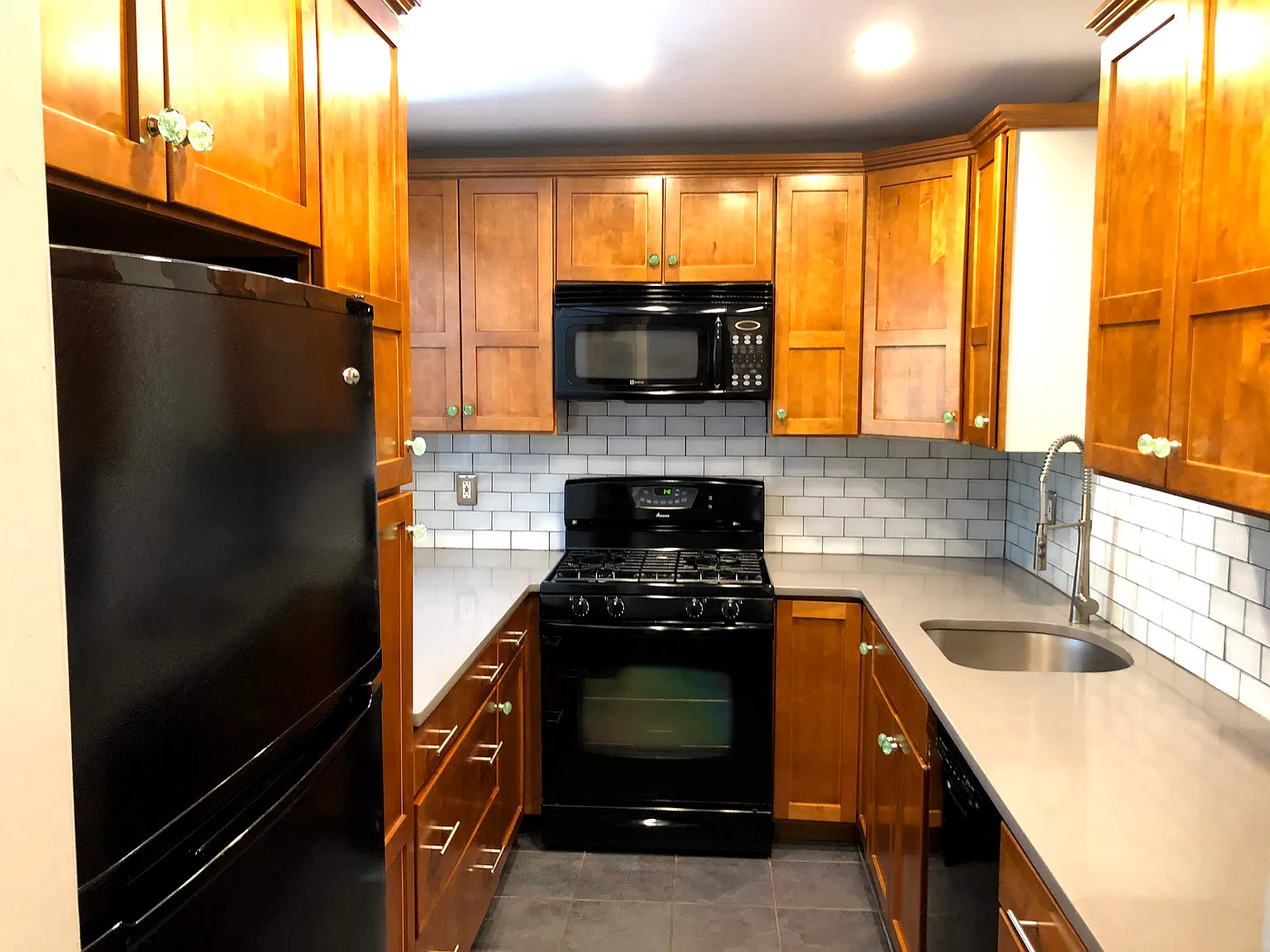 2 bed, 941 sqft, $2,100 — Photo 3