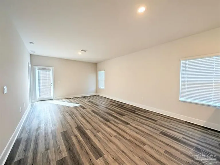 9907 Starling Dr — Photo 7