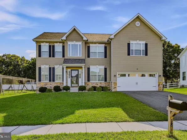 18 Mischief Ln, Smyrna, DE 19977