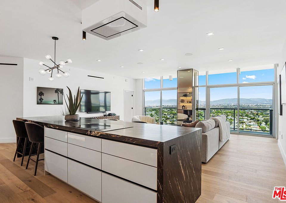 1st image of 13700 Marina Pointe Dr Unit 1816