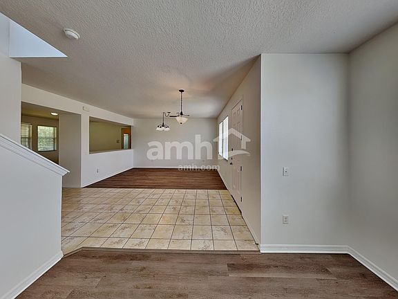 4th image of 213 Black Springs Ln