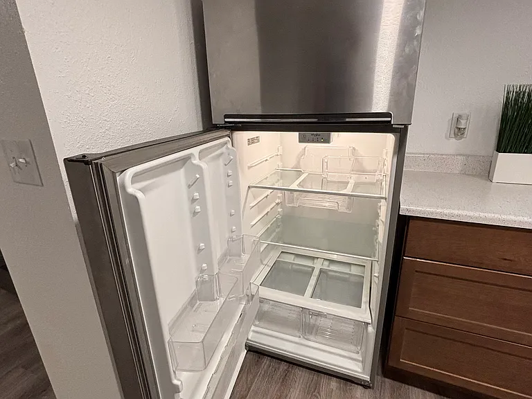 Full fridge/freezer