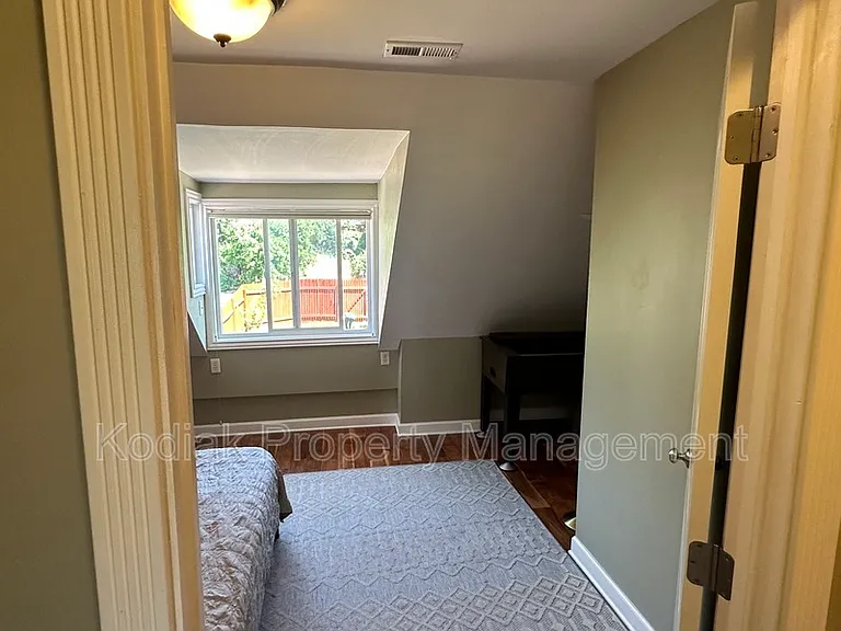 467 E 5th Ave — Photo 17
