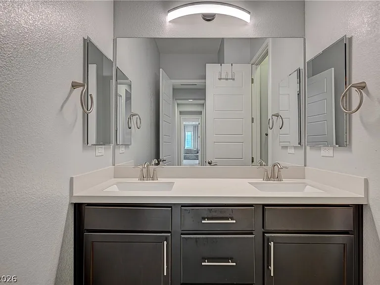 3943 Reyes Ave — Photo 31