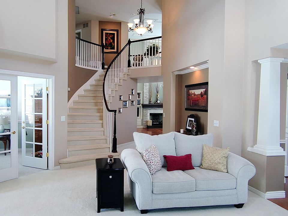 The open and light Living Room