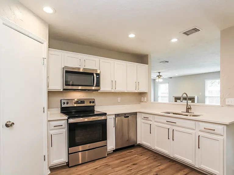 302 Dunford Ct — Photo 7