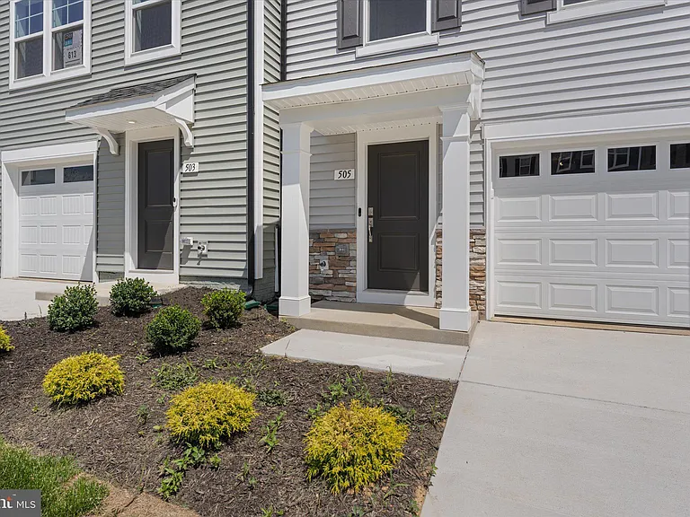 505 Fontana Cir — Photo 3