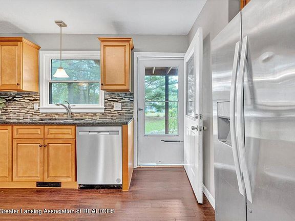 3rd image of 6910 Victoria Shore Dr