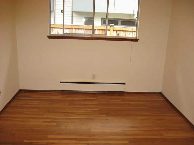 LARGE BEDROOM UNIT 2