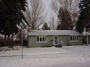3530 7th Ave N, Grand Forks, ND 58203