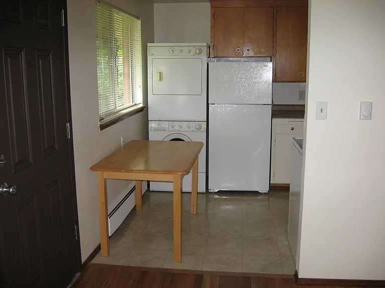 UNIT 2 STACK CLOTHES WASHER & DRYER REFRUGERATOR