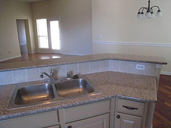 4th image of 8140 Wales Dr