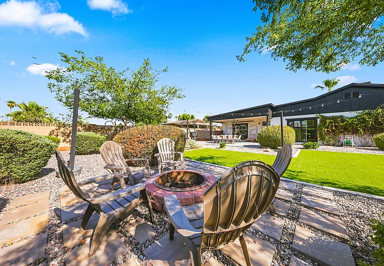 2162 E Concorda Dr — Photo 43