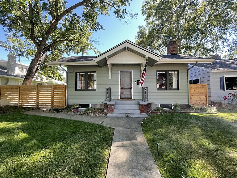 2417 & 2417-1/2 W Ellis Ave — Photo 1