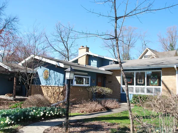 1116 Golf Ln, Wheaton, IL 60189