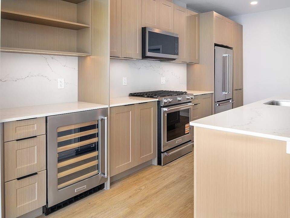 Signature Collection Kitchen with upgraded finishes