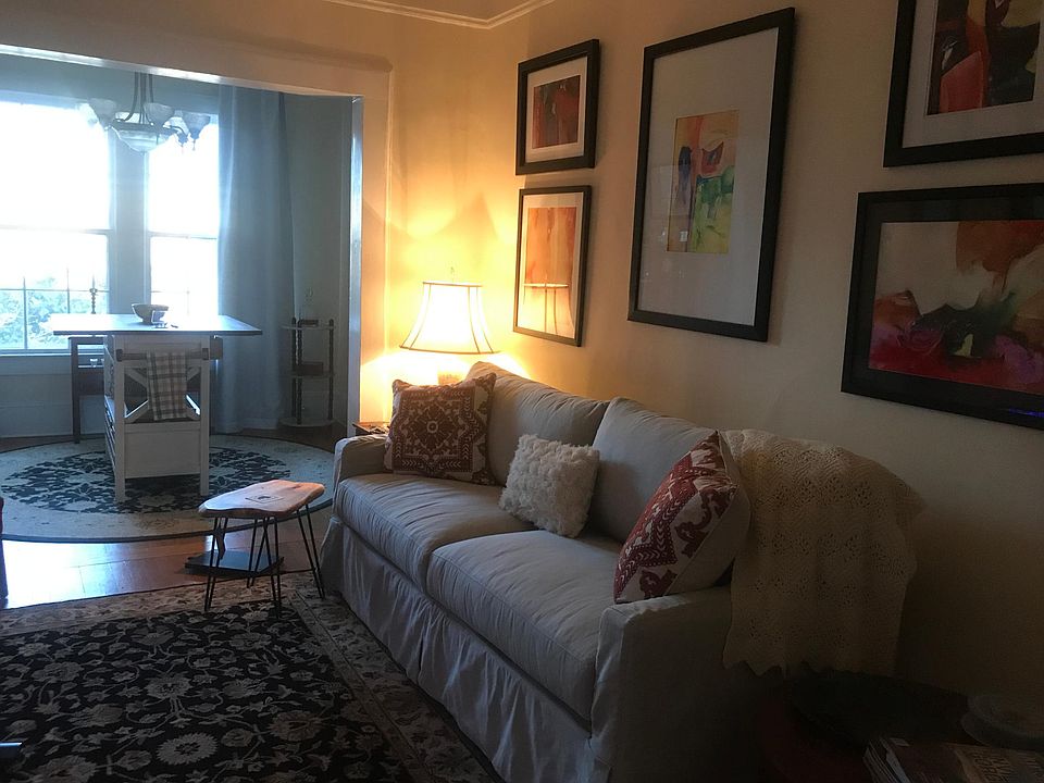 Living room to dining area
