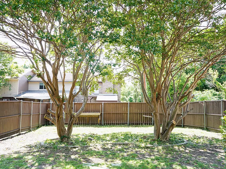 311 Gwendola Dr — Photo 19