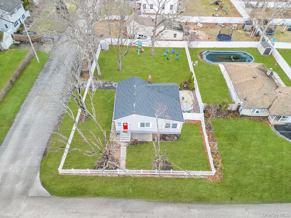 1st image of 220 Woodycrest Drive