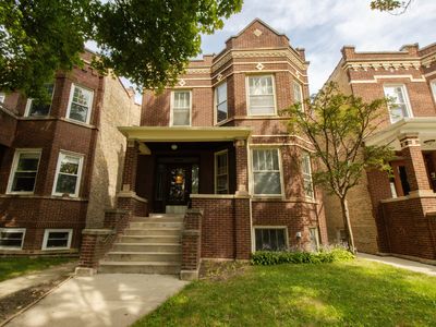 5054 W Hutchinson St, Chicago, IL, 60641