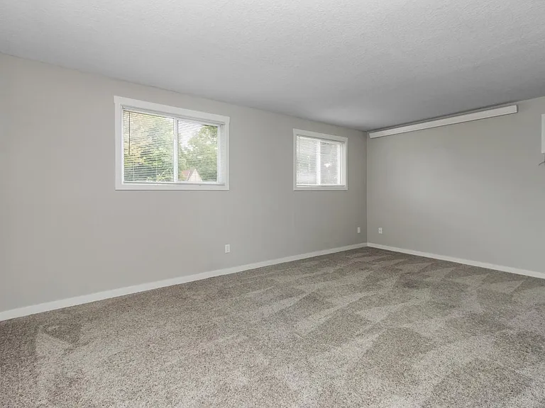 304 4th Ave NW #2 — Photo 2