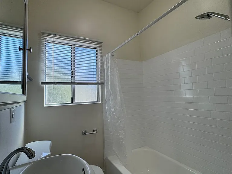 526 S Union Avenue — Photo 10