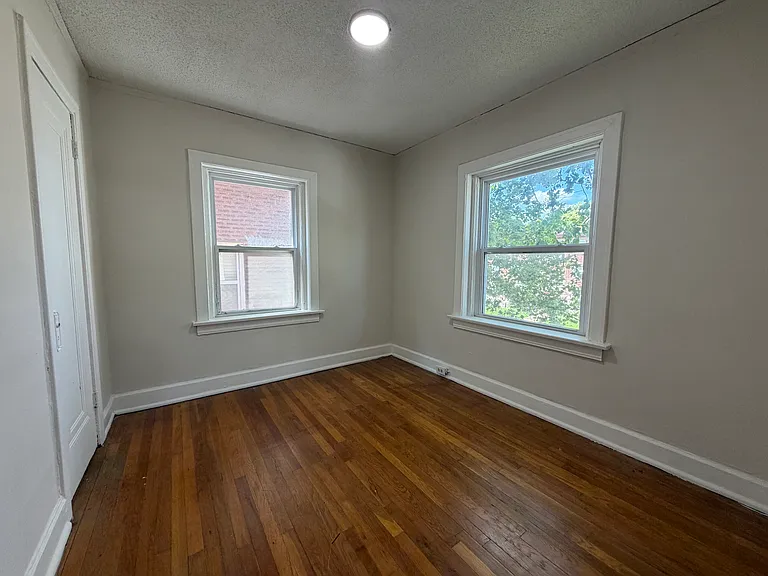712 W 38th St. — Photo 16