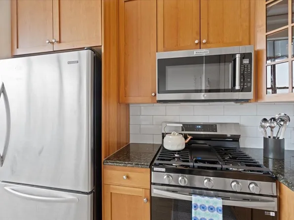 300 Communipaw Avenue image 11 of 36