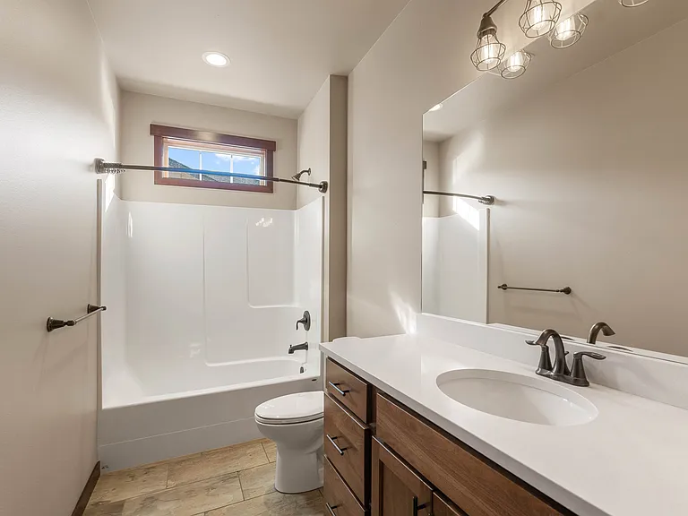 755 S Perry Ave — Photo 18
