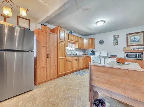 202 W Olive St, Graettinger, IA 51342