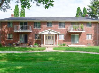 30040 Kingsbridge Dr, Rockwood, MI 48173
