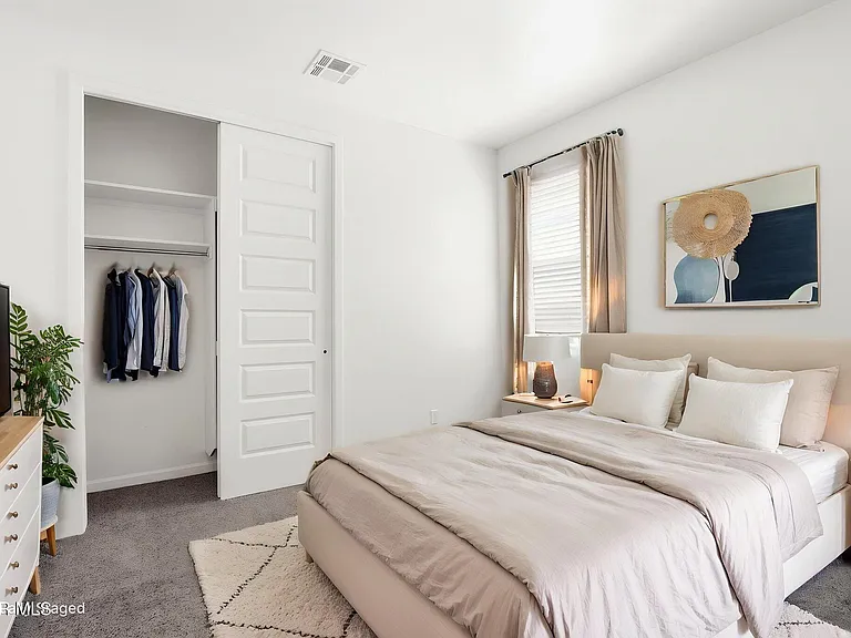 253 Farnborough St — Photo 11