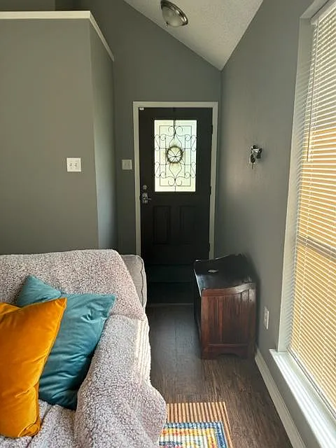 1137 Irene Dr — Photo 2