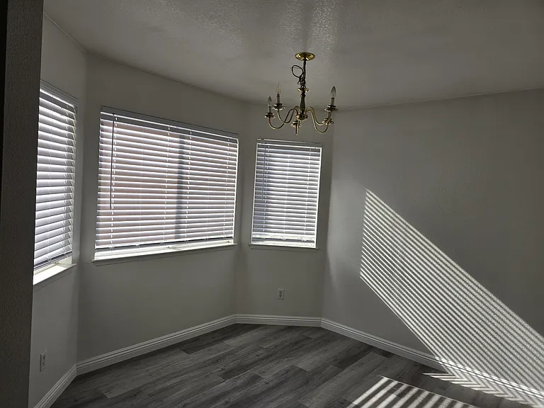 Acacia St — Photo 4