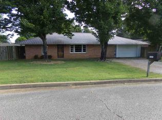 321 Iris St, Henderson, TN 38340