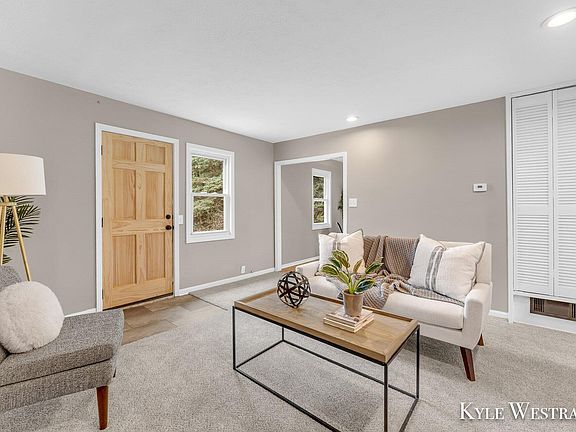 3rd image of 3598 Egner St NE