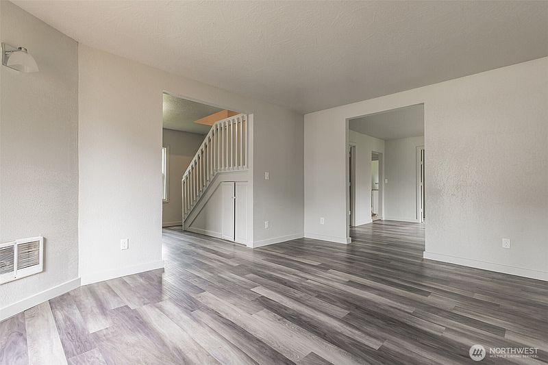 3rd image of 820 N 1st Avenue