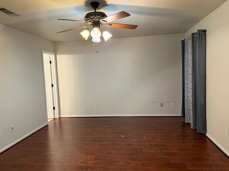 621 S Roy Reynolds Dr — Photo 22