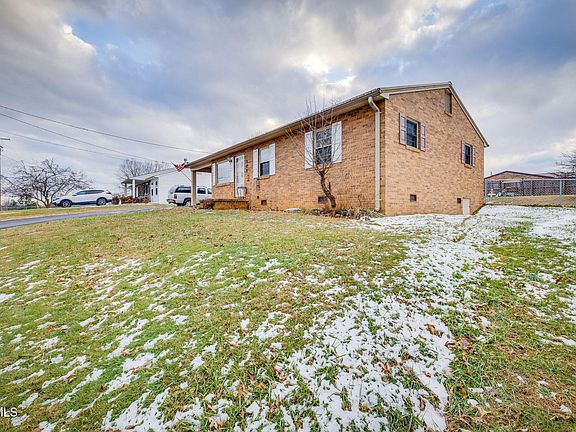 3rd image of 109 Edgewood Dr
