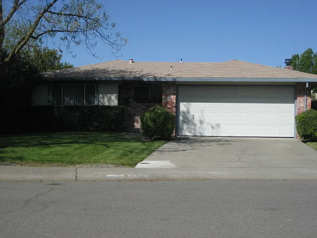 Pet Friendly Home Nestled in Quiet Neighborhood-First 2 Month's Rent free — Photo 1