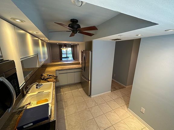 3rd image of 10121 Maddox Ln APT 105