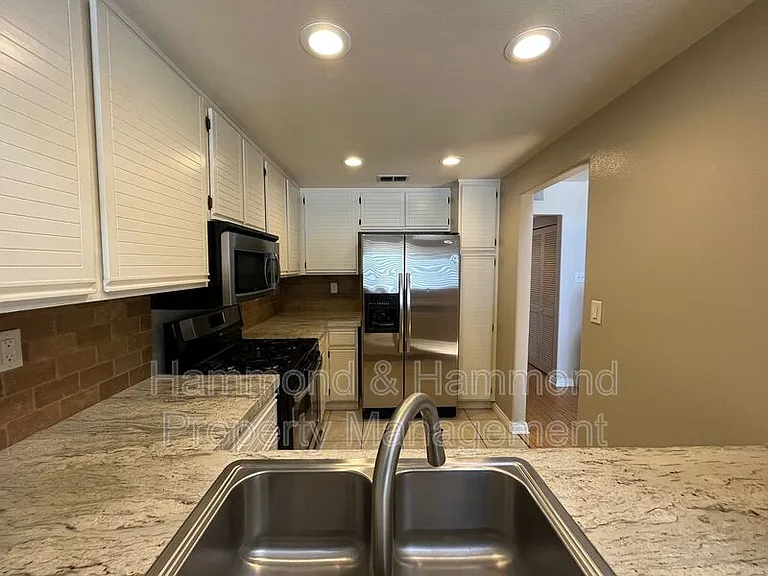 22243 Shadow Valley Cir — Photo 8