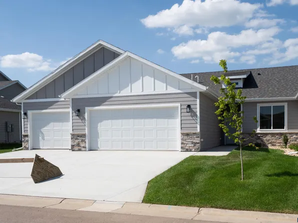 7240 E Waters Edge Pl, Sioux Falls, SD 57110