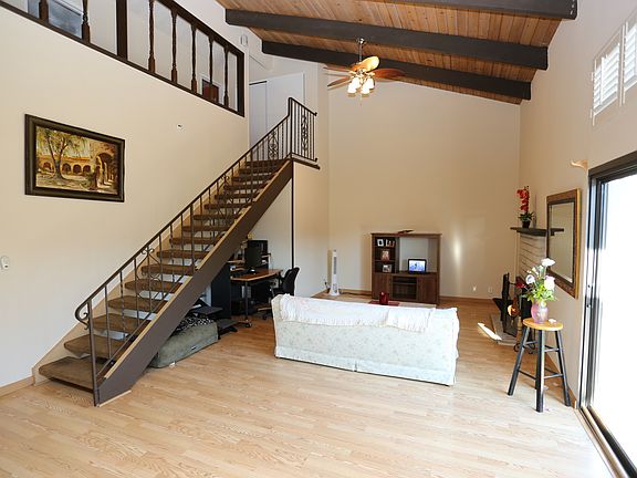3rd image of 1020 Dartmoor Cir