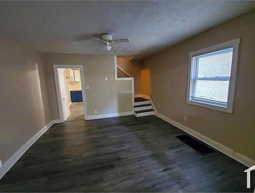 3rd image of 1098 E 15th Ave
