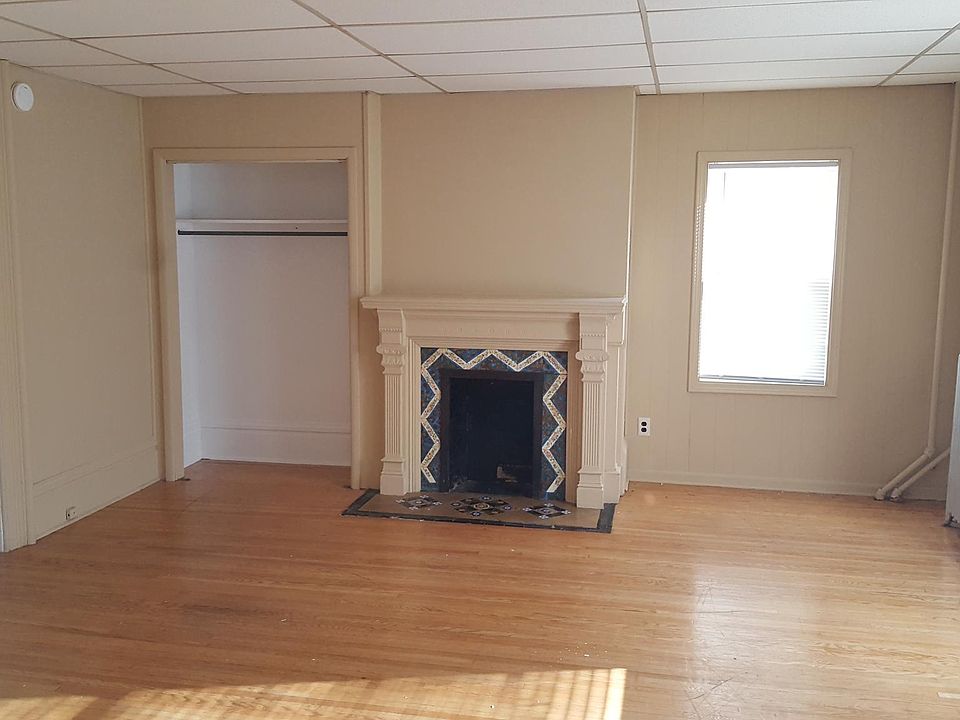 1st image of 326 N 1st St APT 1