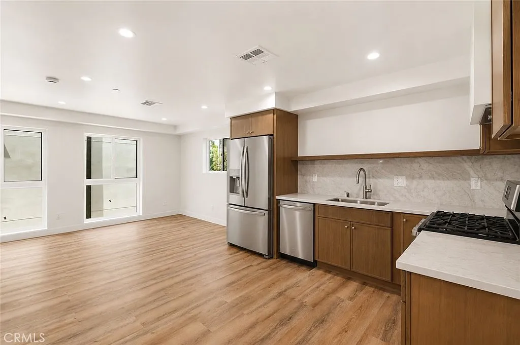 3 bed, 1753 sqft, $4,950 — Photo 3