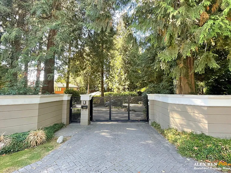 2838 SW Marine Dr — Photo 2